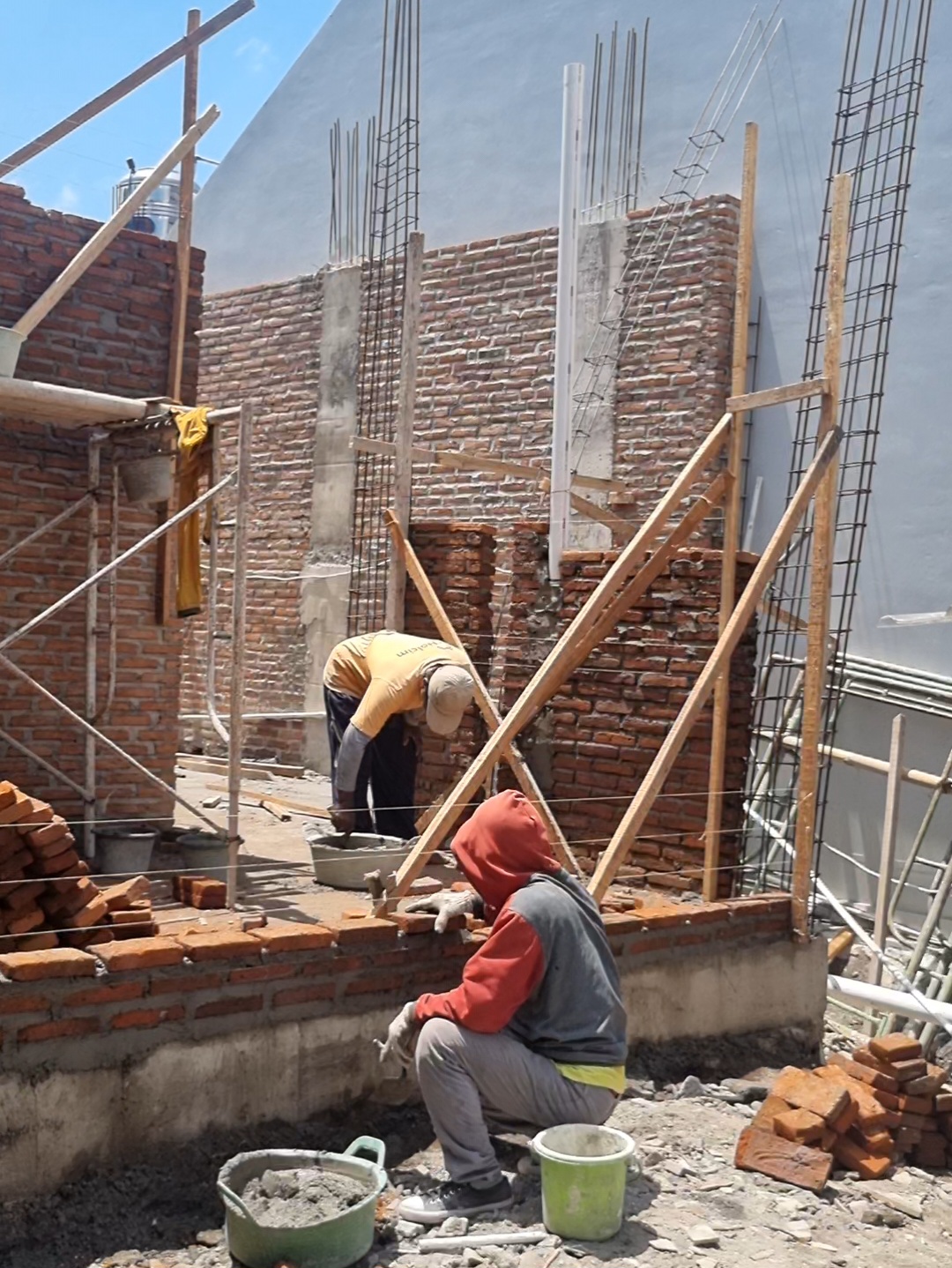 Perbedaan Bata Merah dan Hebel